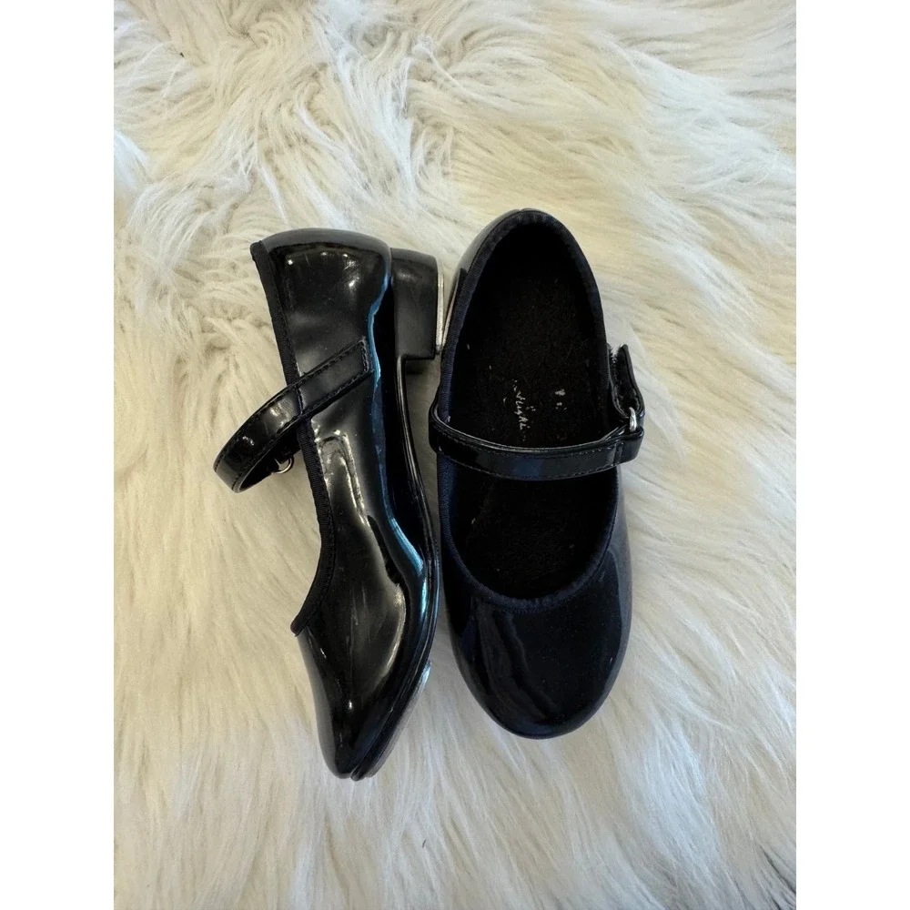 Tap shoes toddler size 8 GUC‎